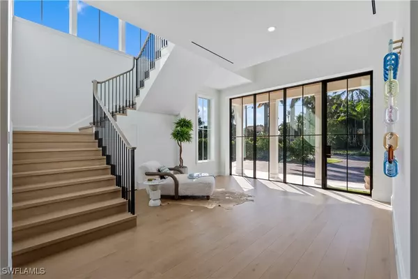 Naples, FL 34102,285 Central AVE