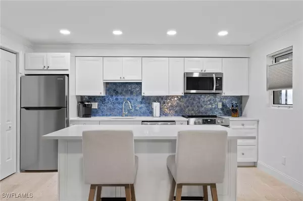 Naples, FL 34102,960 7th ST S #101