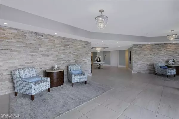 Marco Island, FL 34145,220 Seaview CT #213