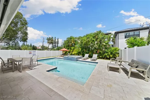 Naples, FL 34108,521 102nd AVE N