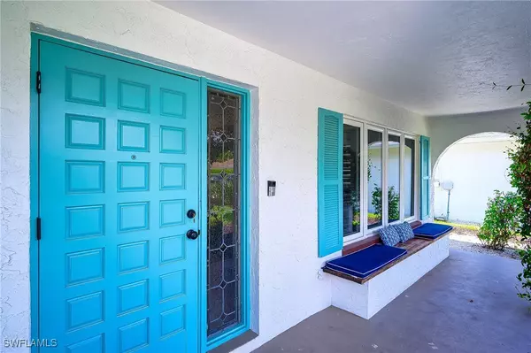 Naples, FL 34108,686 95th AVE N