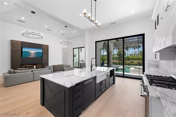 Naples, FL 34109,2749 Medallist LN