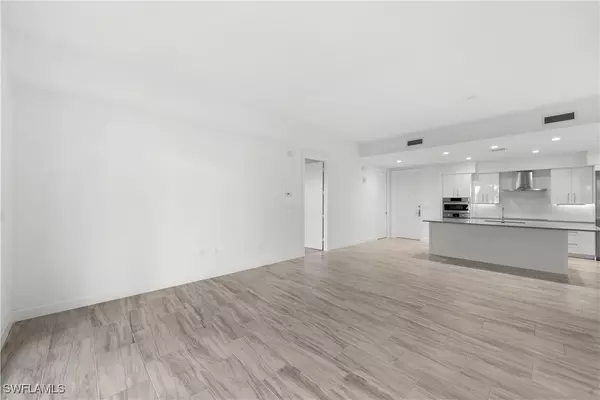 Naples, FL 34102,1115 Central AVE #349