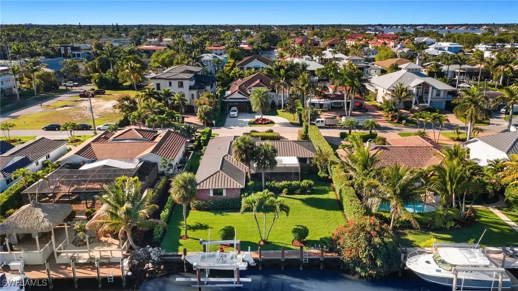 1525 OSPREY AVE, Naples, FL 34102