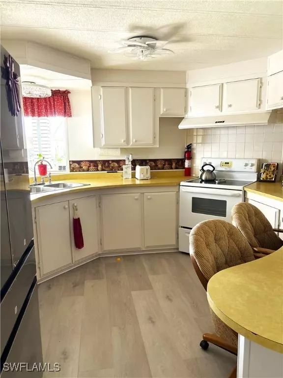 North Fort Myers, FL 33917,739 Leisure LN