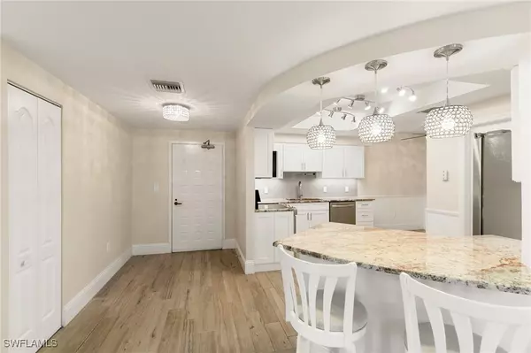 Marco Island, FL 34145,961 Collier CT #107