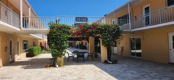 548 Broad AVE S #548, Naples, FL 34102