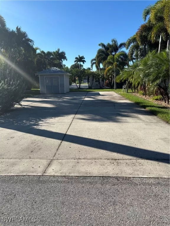 10130 SUNNYWOOD CT, Fort Myers, FL 33905