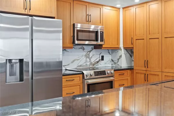 Marco Island, FL 34145,880 Huron CT #403