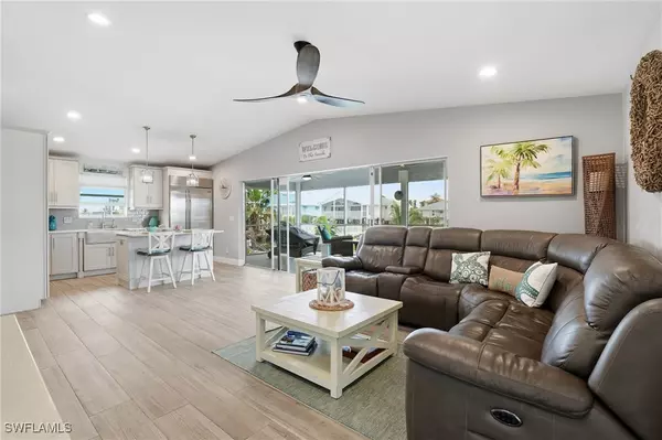 Fort Myers Beach, FL 33931,130 Bahia VIA