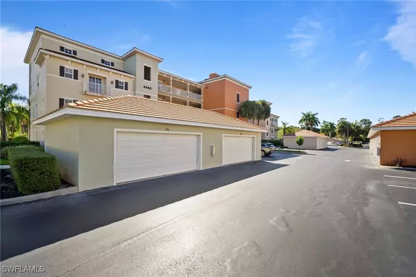 4455 Botanical Place CIR #5, Naples, FL 34112