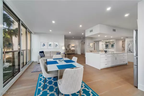 Naples, FL 34103,4031 Gulf Shore BLVD N #22