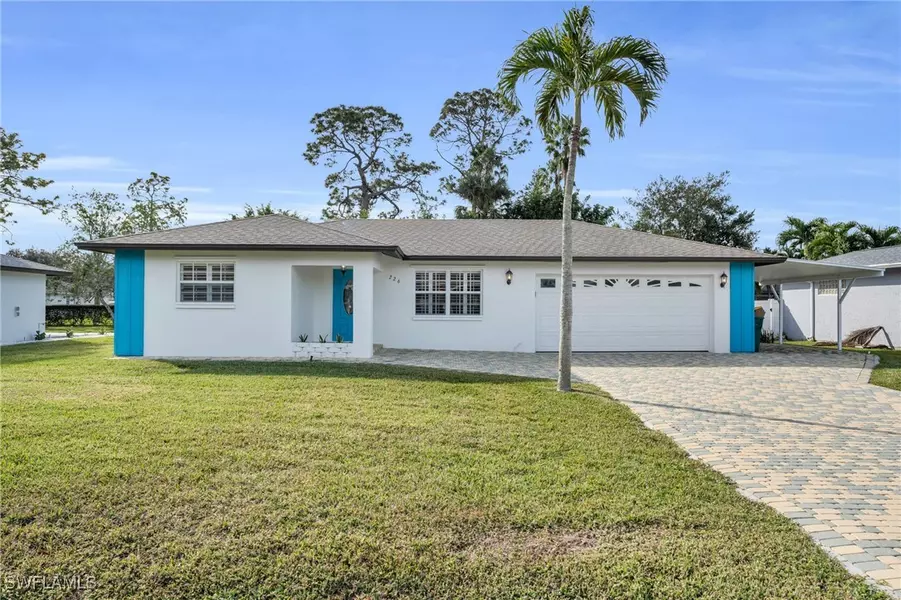 226 Willowick DR, Naples, FL 34110