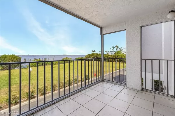 Fort Myers, FL 33916,2885 Palm Beach BLVD #103