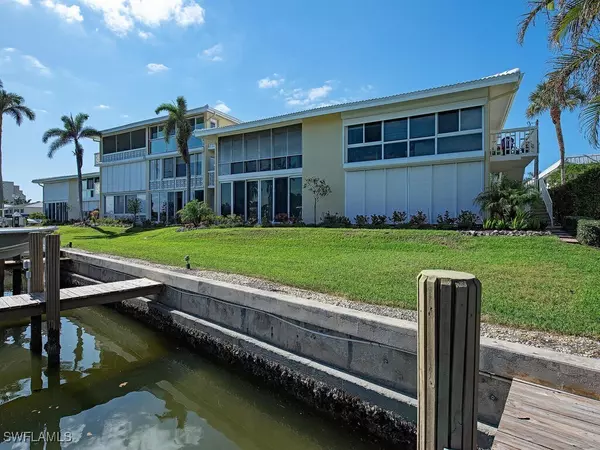 Naples, FL 34102,2082 Gulf Shore BLVD N #111