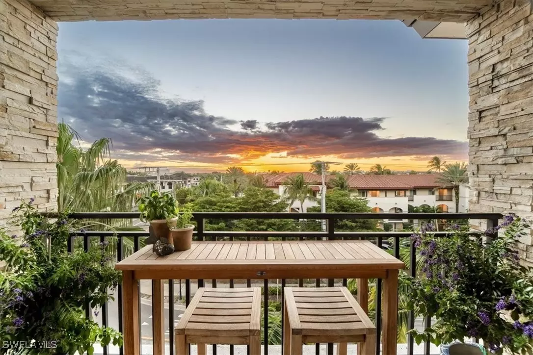 Naples, FL 34102,1035 3rd AVE S #401