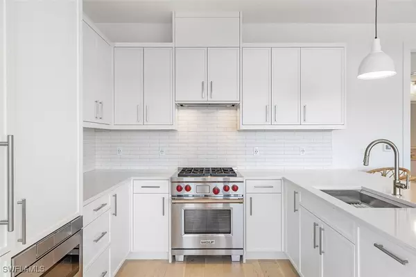 Naples, FL 34102,850 Central AVE #305