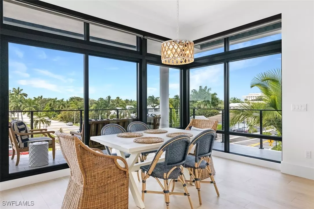 Naples, FL 34102,850 Central AVE #305