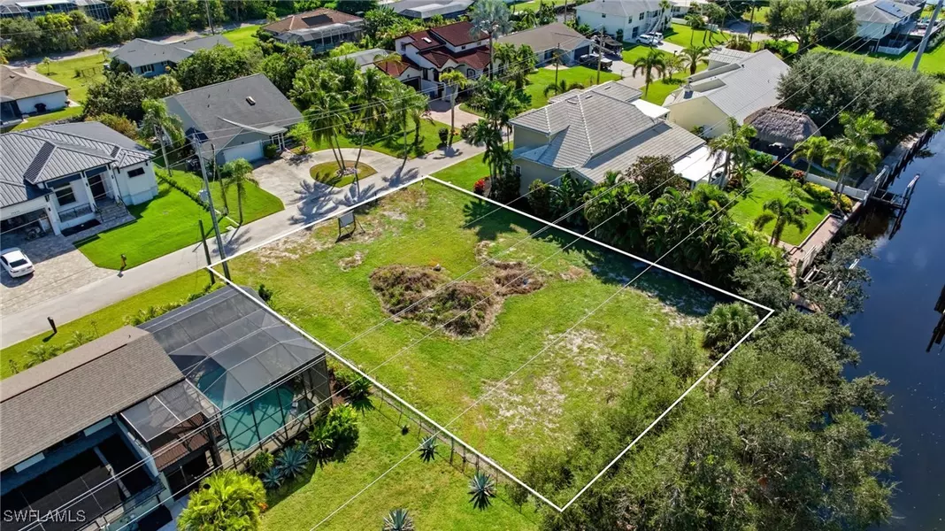 27090 Holly LN, Bonita Springs, FL 34135