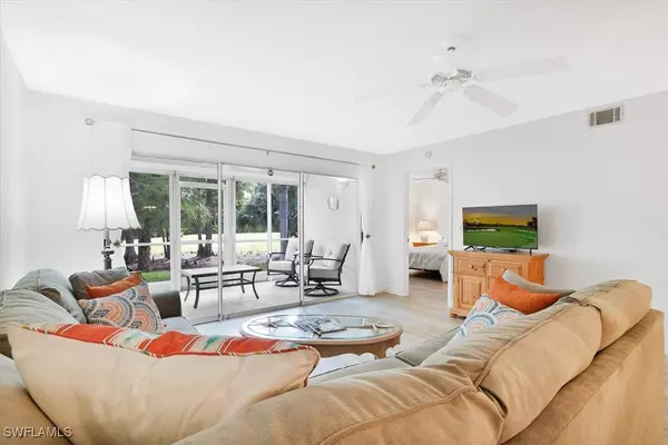 Naples, FL 34104,6900 Dennis CIR #J106