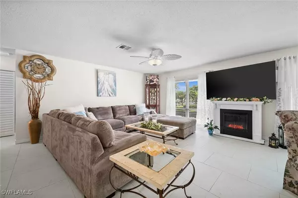 Fort Myers, FL 33919,4251 Island CIR #3