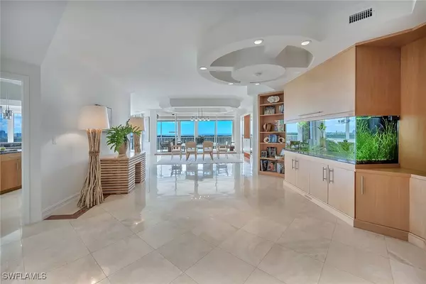 Naples, FL 34110,425 Dockside DR #804