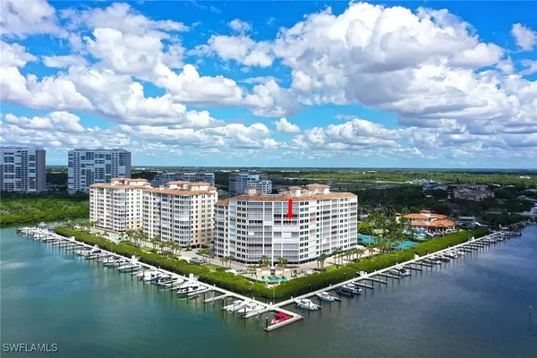 Naples, FL 34110,425 Dockside DR #804