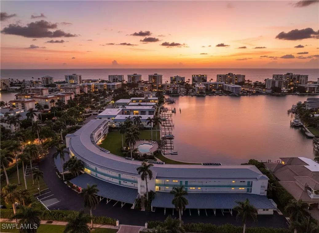 Naples, FL 34103,383 Harbour DR #309