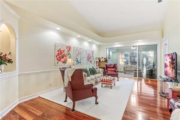 Naples, FL 34112,2790 Kings Lake BLVD #202