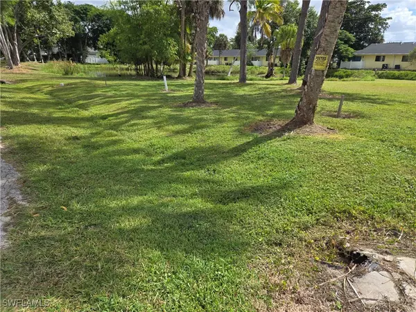 Naples, FL 34112,2710 Linda DR