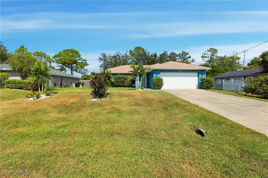2207 NE 28th ST, Cape Coral, FL 33909