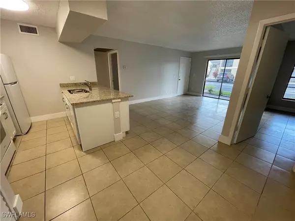 Fort Myers, FL 33919,5323 Summerlin RD #2307