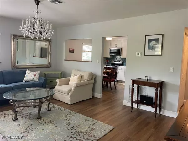 Naples, FL 34102,940 3rd ST S #202