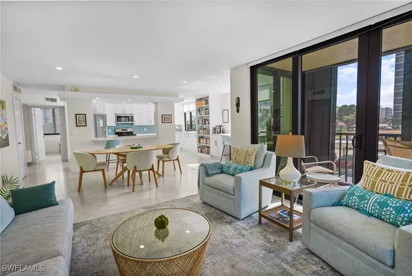 17 Bluebill AVE #101, Naples, FL 34108