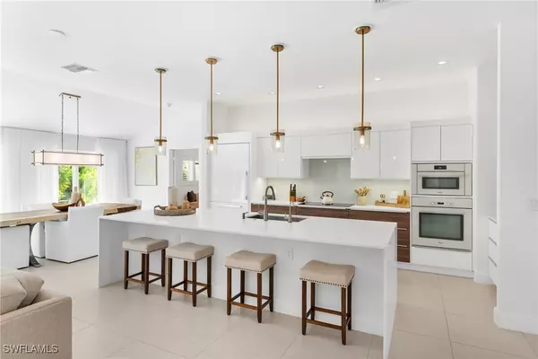 Naples, FL 34103,516 Neapolitan LN