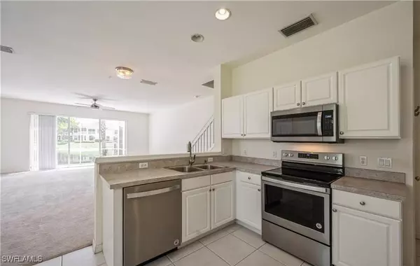 Naples, FL 34105,1088 Oxford LN #48