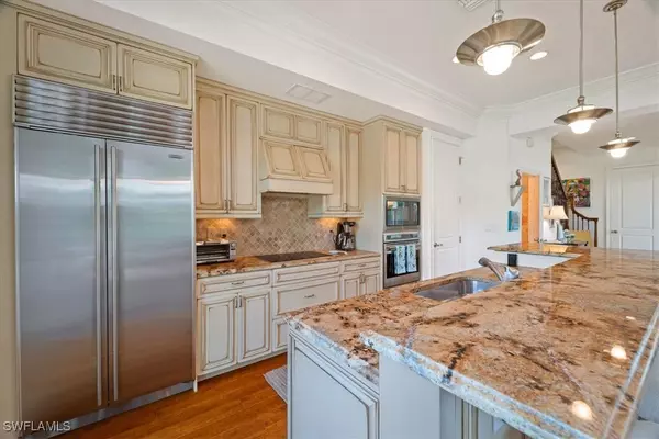 Naples, FL 34102,215 5th ST S