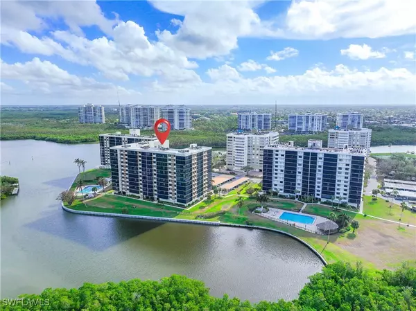 15 Bluebill AVE #103s, Naples, FL 34108