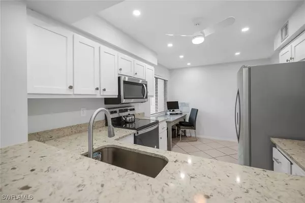 Naples, FL 34104,228 Fox Glen DR #3204