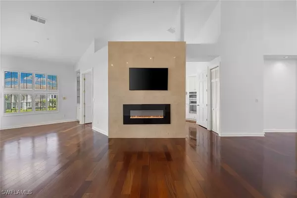 Naples, FL 34103,156 Colonade CIR #1107