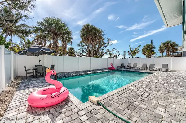 Fort Myers Beach, FL 33931,114 Lovers LN