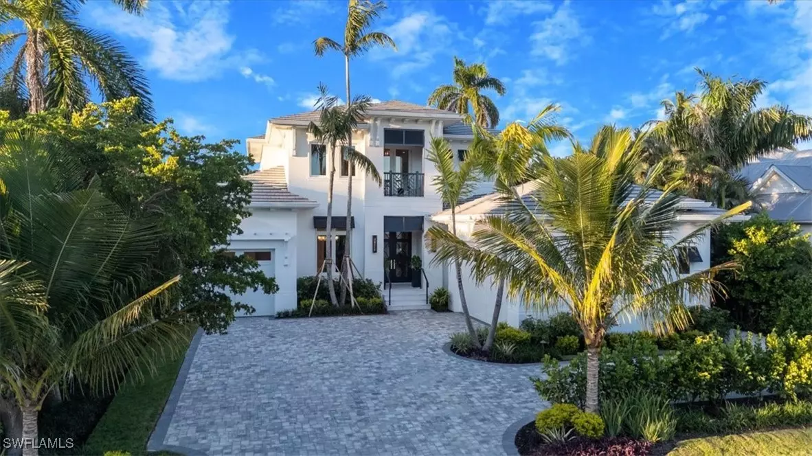 Naples, FL 34102,493 8th AVE S