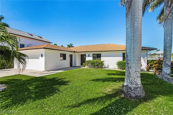 121 JAMAICA DR, Naples, FL 34113