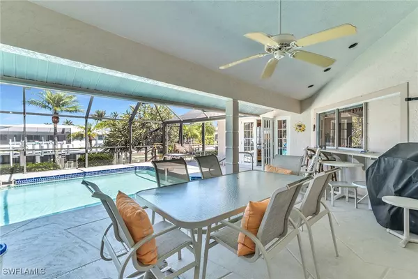 Marco Island, FL 34145,828 Giralda CT