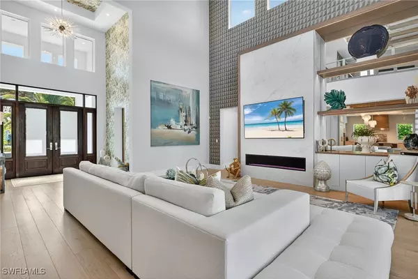 Naples, FL 34102,405 7TH AVE N