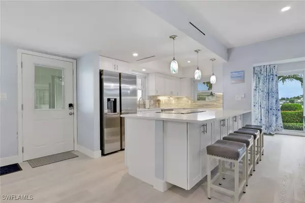 Naples, FL 34103,3400 Gulf Shore BLVD N #A2