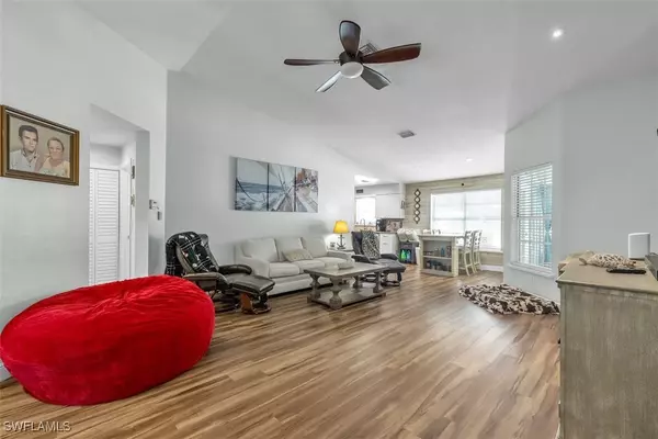 Naples, FL 34120,3591 Golden Gate BLVD E