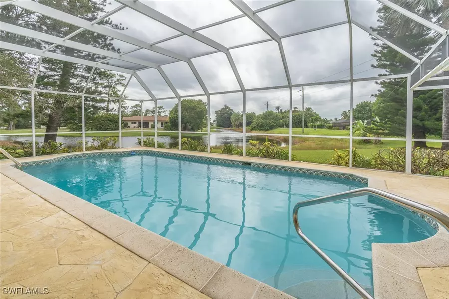 2353 Abbey CT, Naples, FL 34112