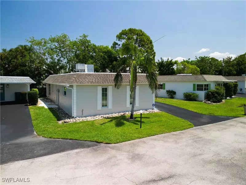 9 Knights Bridge RD #30, Naples, FL 34112