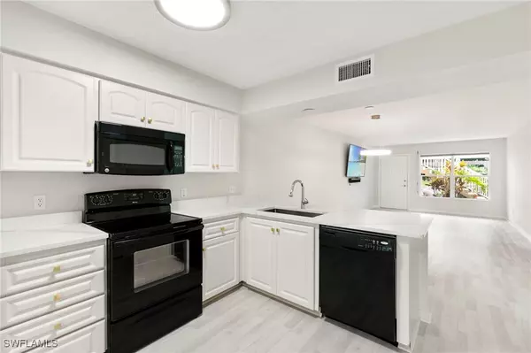 Bonita Springs, FL 34134,3930 Leeward Passage CT #103